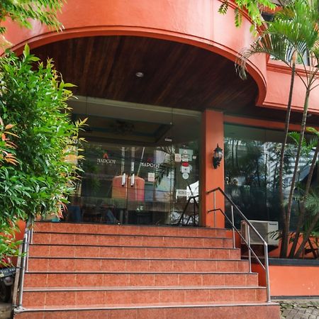 Reddoorz @ Jalan Jaksa Джакарта Екстериор снимка