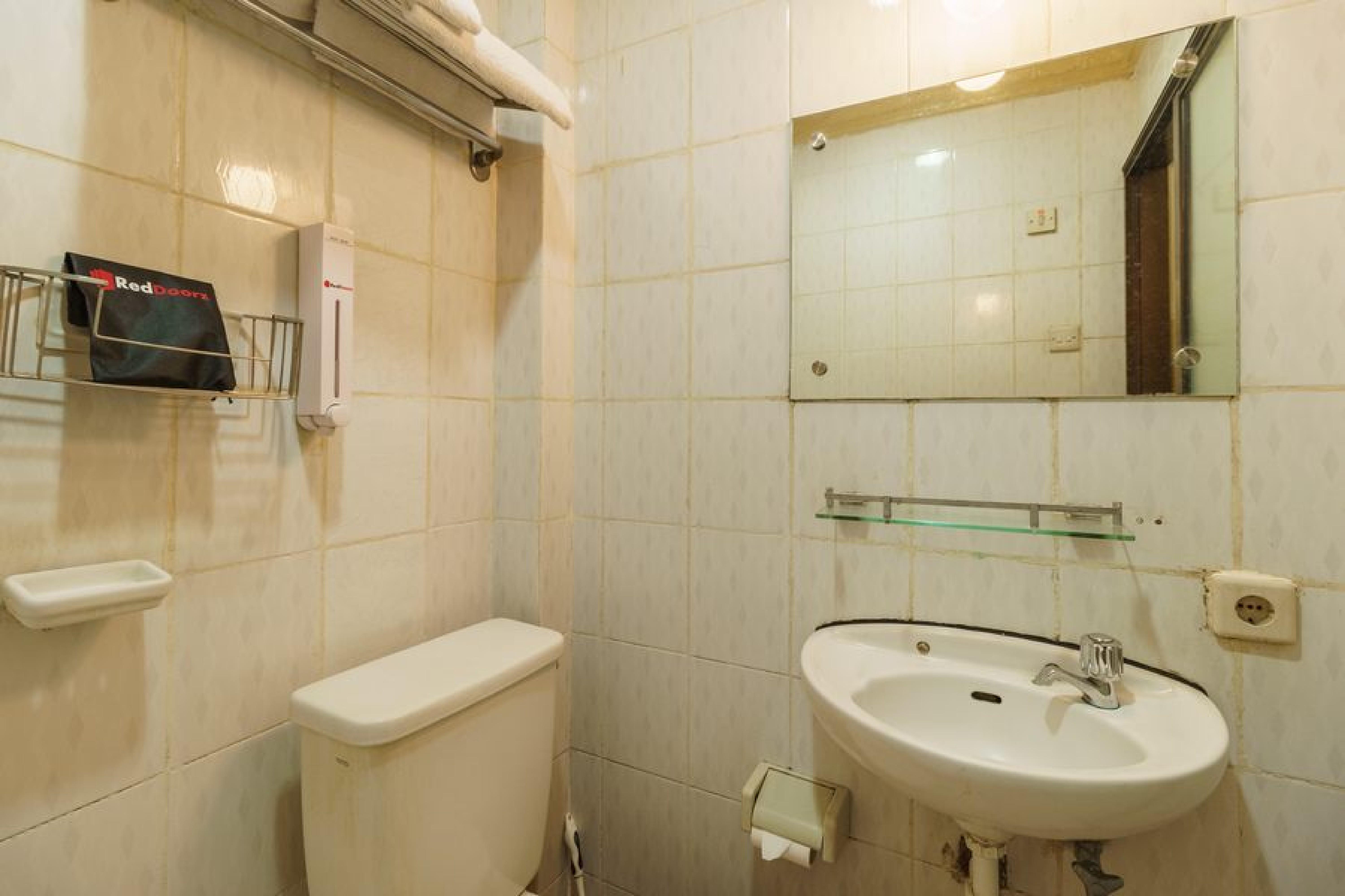 Reddoorz @ Jalan Jaksa Джакарта Екстериор снимка