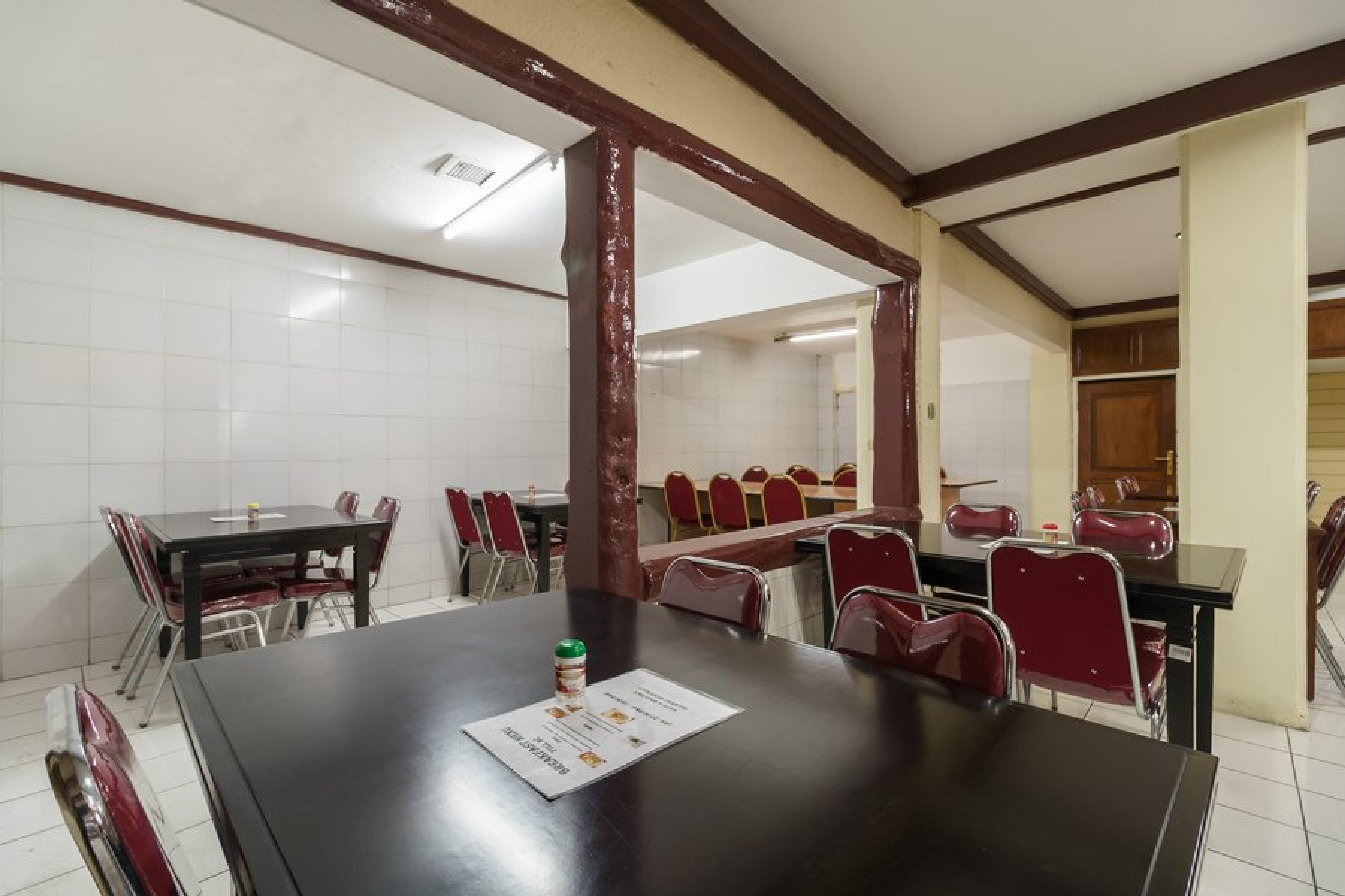 Reddoorz @ Jalan Jaksa Джакарта Екстериор снимка