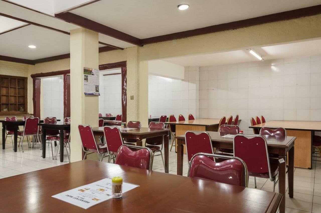 Reddoorz @ Jalan Jaksa Джакарта Екстериор снимка